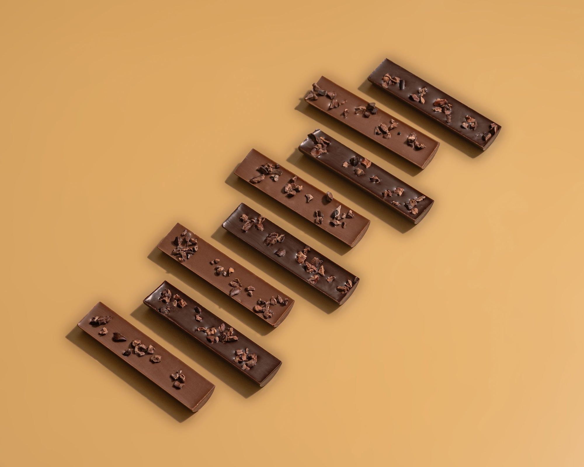 מקלות שוקולד מריר וחלב עם פולי קקאו